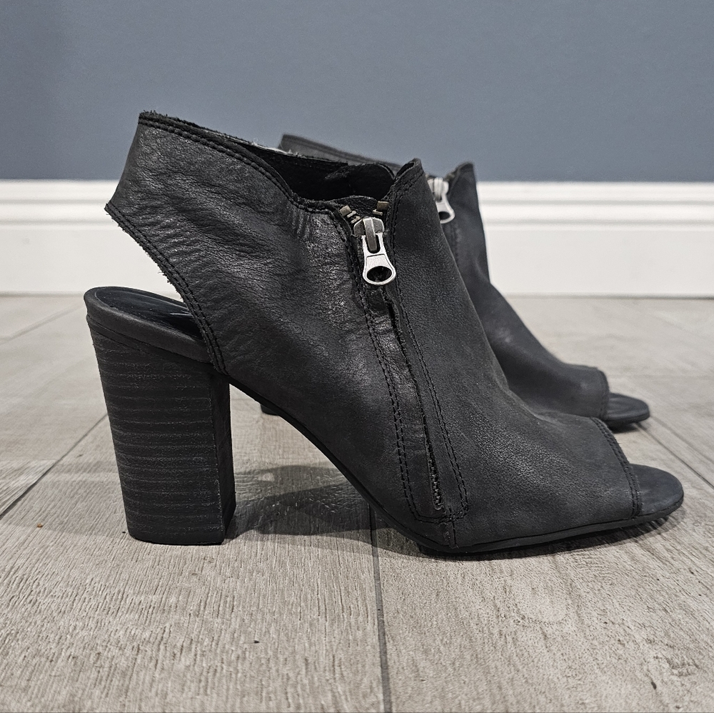 MATISSE Dolan Matte Black Peep Toe Block Heel Ankle Booties 8M